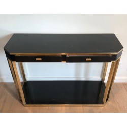 Console à Pans Coupés en Laque Noire et Laiton Ouvrant par | Maison Barrois