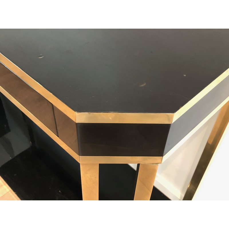 Console à Pans Coupés en Laque Noire et Laiton Ouvrant par | Maison Barrois