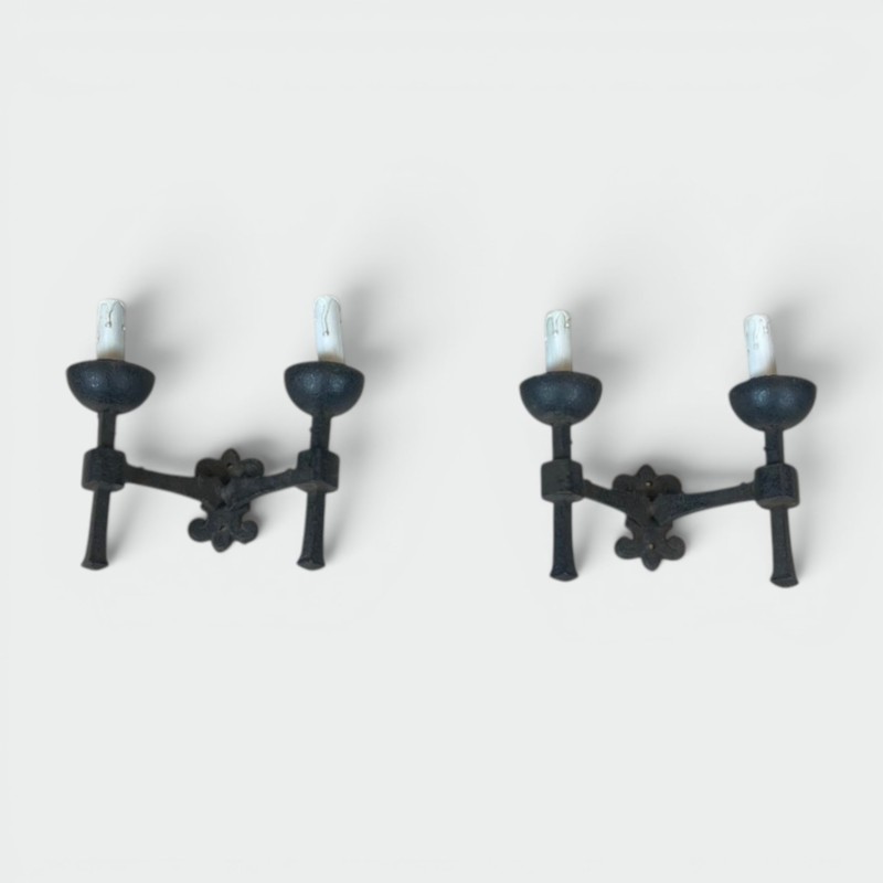 Paire d'Appliques en Fer Forgé à 2 Bras de Lumière de Style Gothique