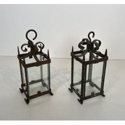 Paire de Lanternes en Fer Forgé à Pans Vitrés et Montants | Maison Barrois