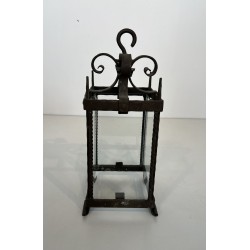Paire de Lanternes en Fer Forgé à Pans Vitrés et Montants | Maison Barrois
