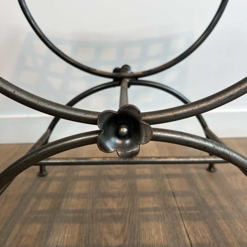 Tabouret Curule en Fer Forgé Poli à Assise Tressée et Déco | Maison Barrois