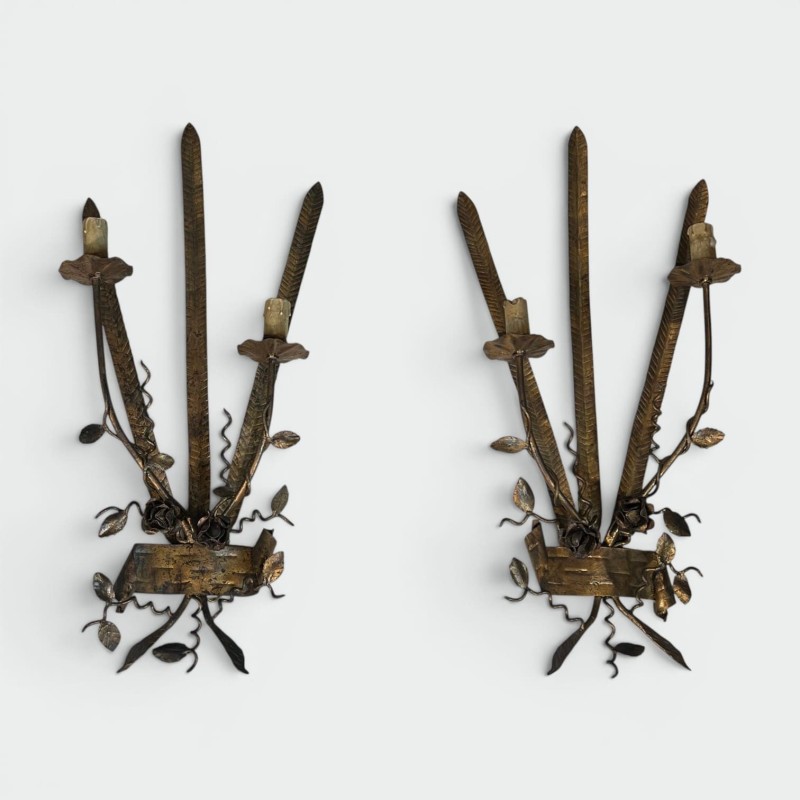 Paire d'Appliques en Fer Forgé Doré à Deux Bras de Lumière | Maison Barrois