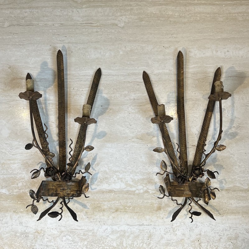 Paire d'Appliques en Fer Forgé Doré à Deux Bras de Lumière | Maison Barrois