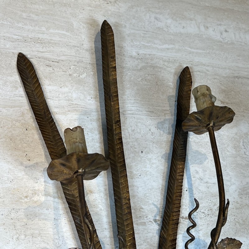 Paire d'Appliques en Fer Forgé Doré à Deux Bras de Lumière | Maison Barrois