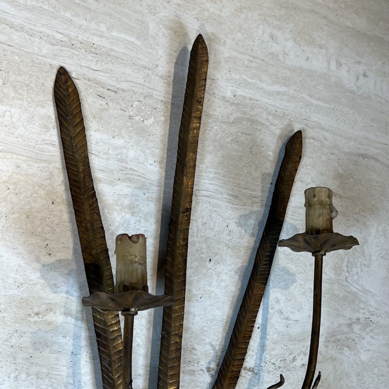 Paire d'Appliques en Fer Forgé Doré à Deux Bras de Lumière | Maison Barrois