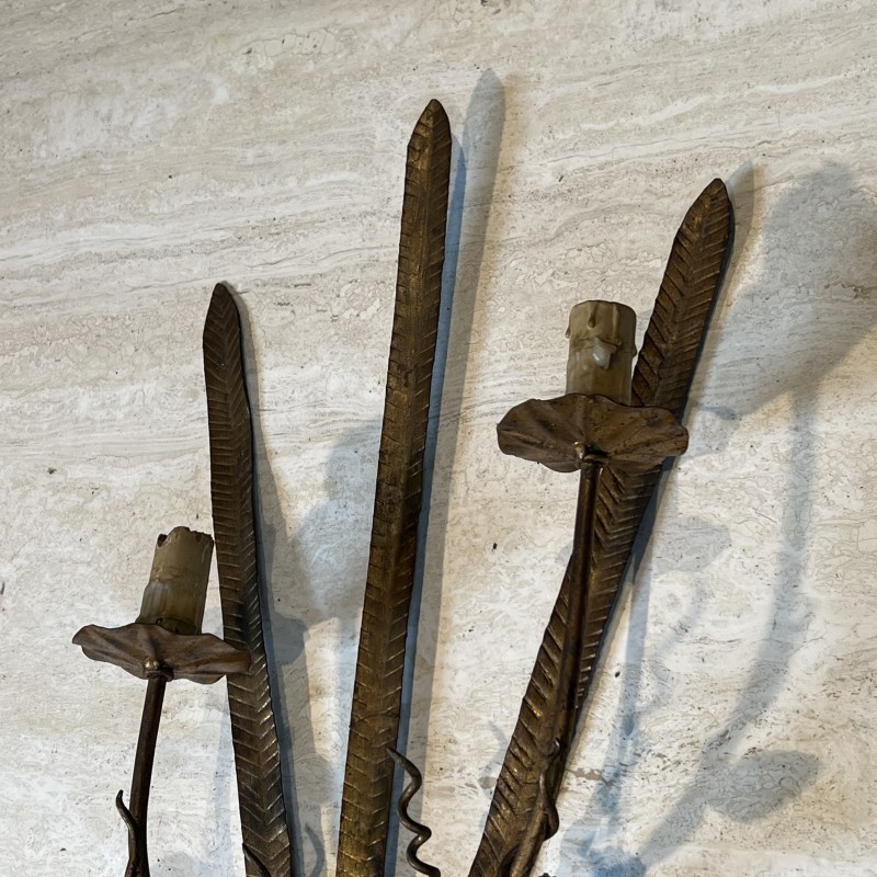 Paire d'Appliques en Fer Forgé Doré à Deux Bras de Lumière | Maison Barrois