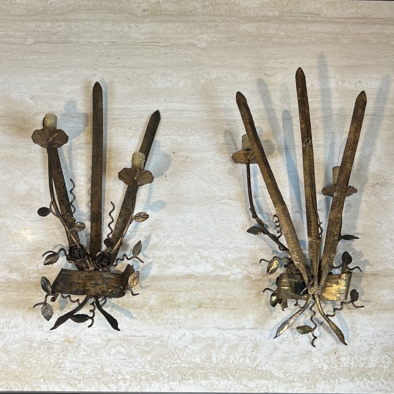 Paire d'Appliques en Fer Forgé Doré à Deux Bras de Lumière | Maison Barrois