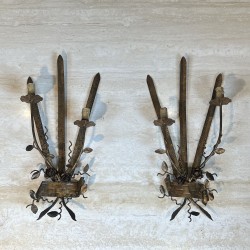 Paire d'Appliques en Fer Forgé Doré à Deux Bras de Lumière | Maison Barrois