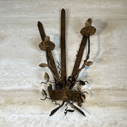 Paire d'Appliques en Fer Forgé Doré à Deux Bras de Lumière | Maison Barrois