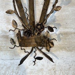 Paire d'Appliques en Fer Forgé Doré à Deux Bras de Lumière | Maison Barrois