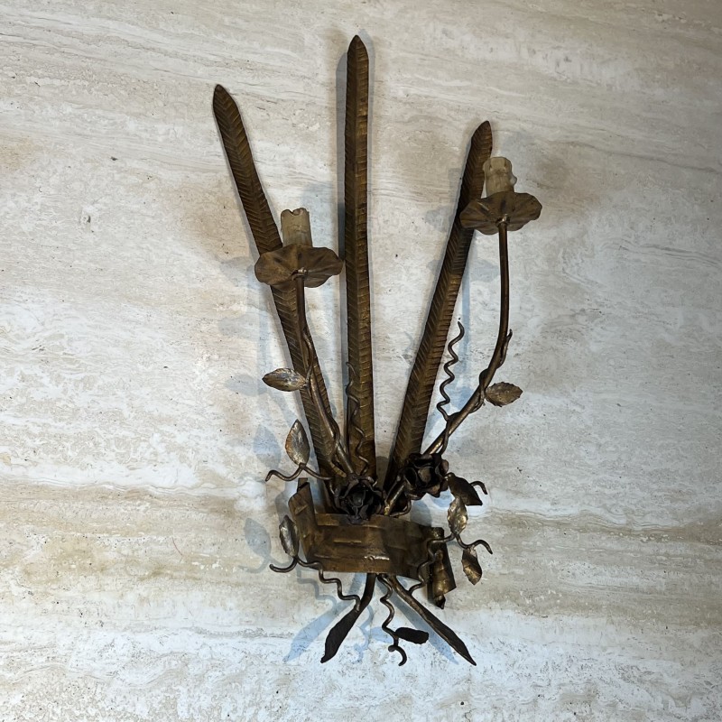 Paire d'Appliques en Fer Forgé Doré à Deux Bras de Lumière | Maison Barrois