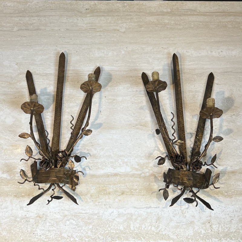 Paire d'Appliques en Fer Forgé Doré à Deux Bras de Lumière | Maison Barrois