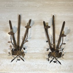Paire d'Appliques en Fer Forgé Doré à Deux Bras de Lumière | Maison Barrois