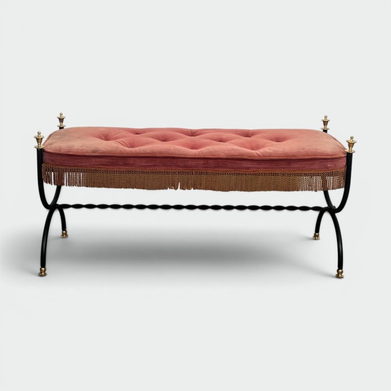 Banquette Curule en Métal Noir et Laiton, Velours Rose / R | Maison Barrois