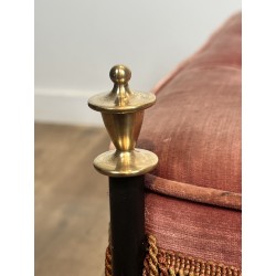 Banquette Curule en Métal Noir et Laiton, Velours Rose / R | Maison Barrois