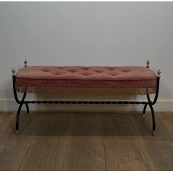 Banquette Curule en Métal Noir et Laiton, Velours Rose / R | Maison Barrois