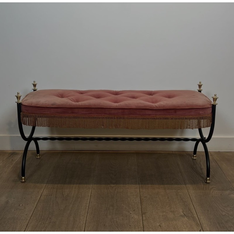 Banquette Curule en Métal Noir et Laiton, Velours Rose / R | Maison Barrois