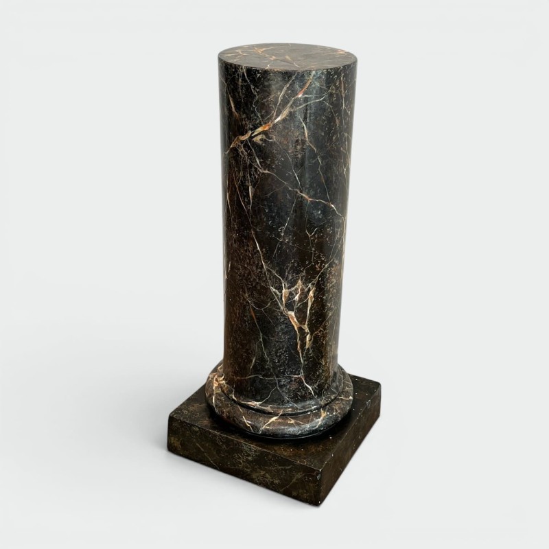 Colonne de Présentation en Bois Peint Façon Faux Marbre No | Maison Barrois