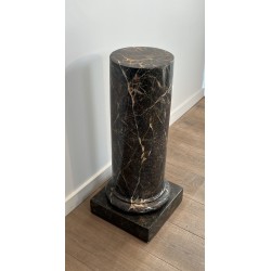 Colonne de Présentation en Bois Peint Façon Faux Marbre No | Maison Barrois