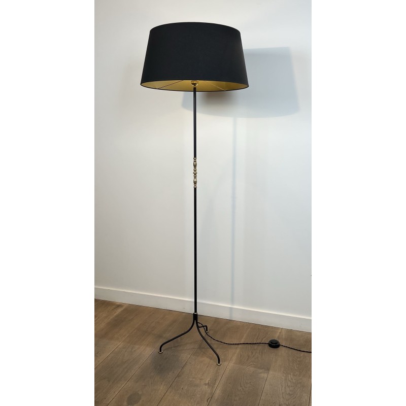 Lampadaire Tripode en Métal Laqué Noir, Fuseau de Laiton a | Maison Barrois