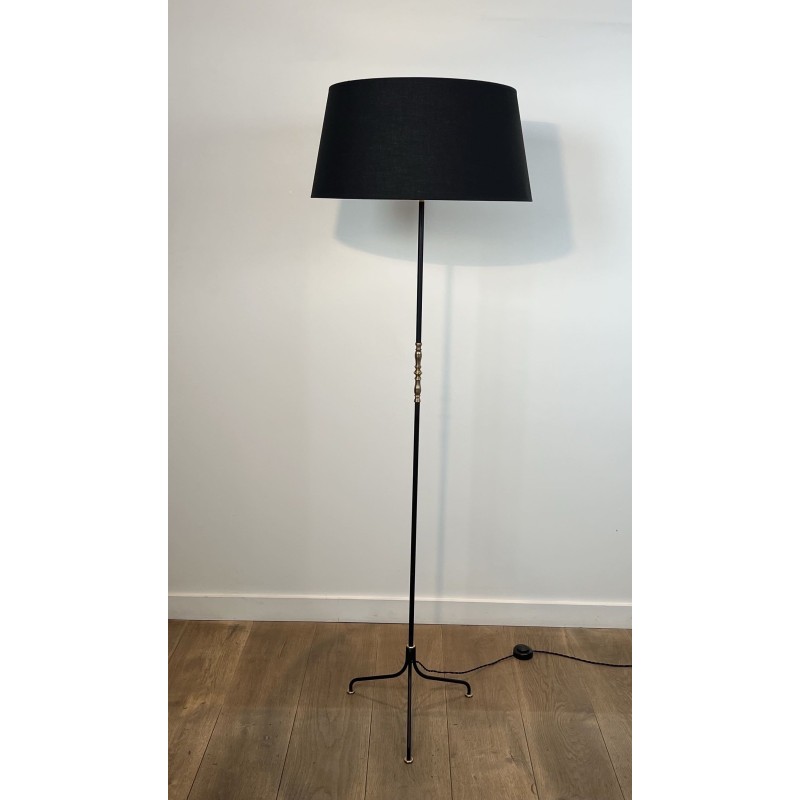Lampadaire Tripode en Métal Laqué Noir, Fuseau de Laiton a | Maison Barrois