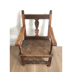 Fauteuil à Bras en Noyer Sculpté à Traverse Fleurie et Dos | Maison Barrois