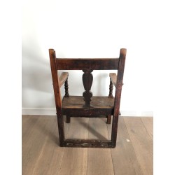 Fauteuil à Bras en Noyer Sculpté à Traverse Fleurie et Dos | Maison Barrois