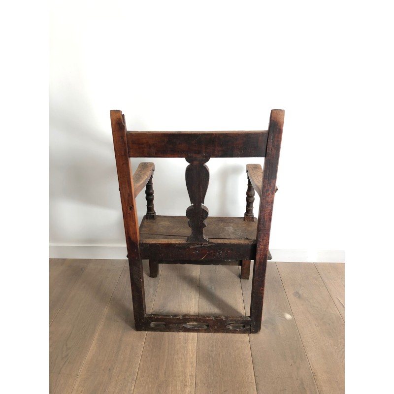 Fauteuil à Bras en Noyer Sculpté à Traverse Fleurie et Dos | Maison Barrois