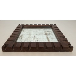 Miroir Carré à Encadrement en Bois Sculpté à Frise de Dent | Maison Barrois