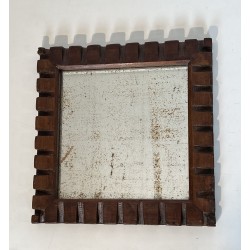 Miroir Carré à Encadrement en Bois Sculpté à Frise de Dent | Maison Barrois