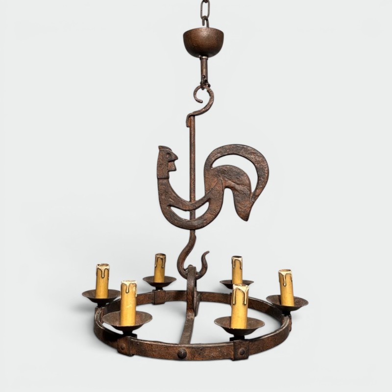 Lustre au Coq en Fer Forgé, Jean Touret pour l’Atelier Marolles, vers 1950 – Maison BARROIS
