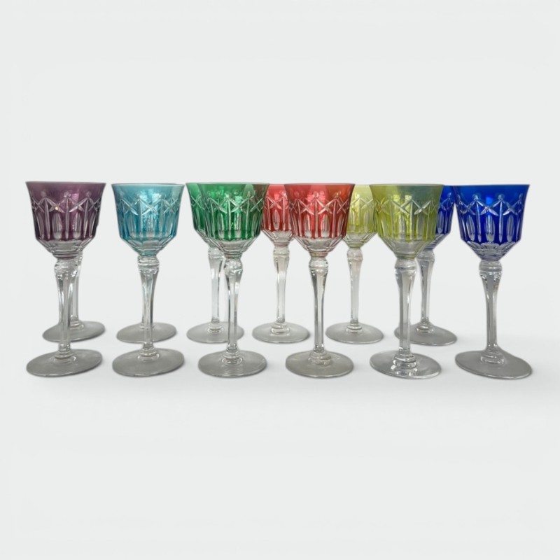 Suite de Douze Verres à Vin en Cristal Doublé de Couleur, France, vers 1930
