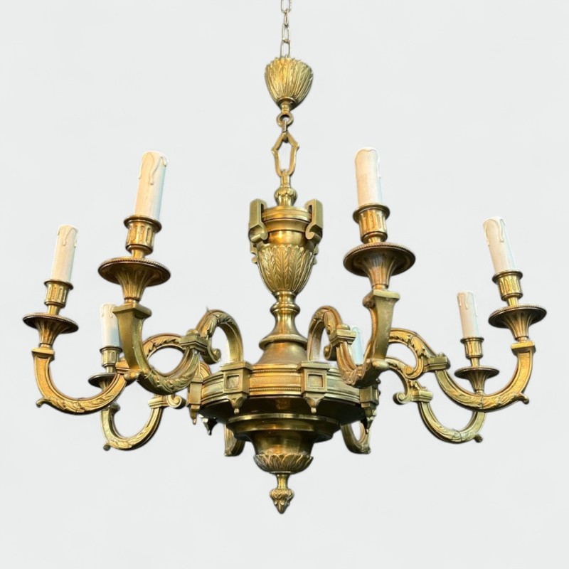Lustre Bronze Ciselé à 8 Bras, Style Louis XVI, par Lucien Gau, vers 1940 – Maison BARROIS