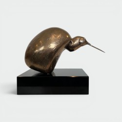Sculpture en Bronze d’un Oiseau Stylisé sur Socle en Marbre Noir, Signée et Numérotée 302/500