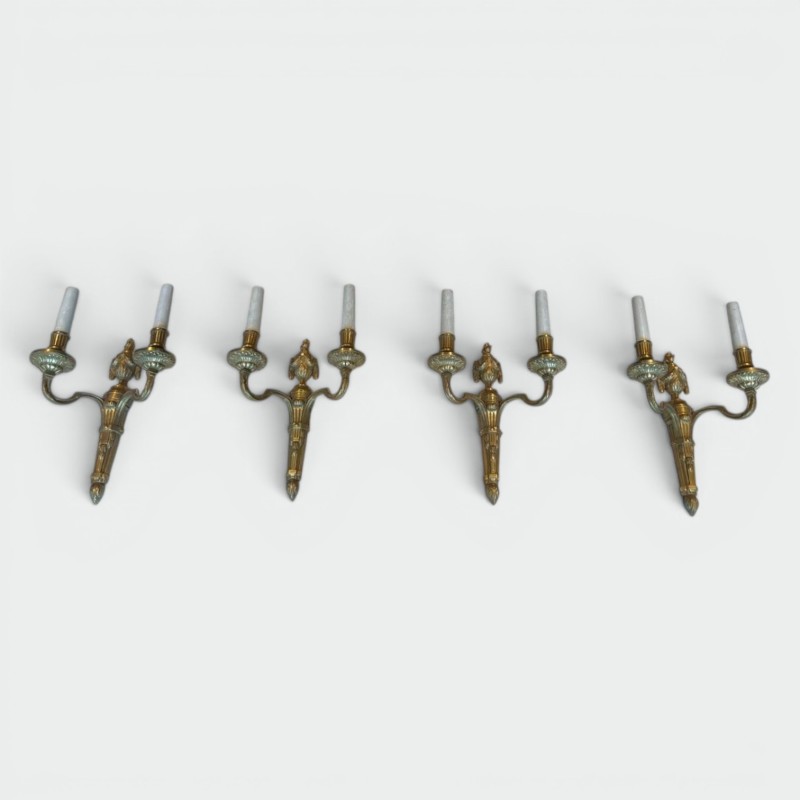 Suite de Quatre Appliques en Bronze Style Louis XVI | Travail Français, vers 1940