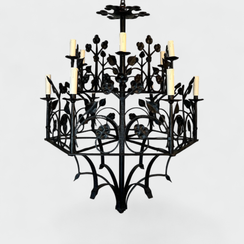 Lustre Fer Forgé 12 Lumières Trèfles Feuillages Style Gothique France circa 1900