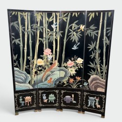 Paravent Quatre Panneaux en Laque Noire à Décors d'Oiseaux, Bambous et Fleurs — Travail Chinois, Vers 1950