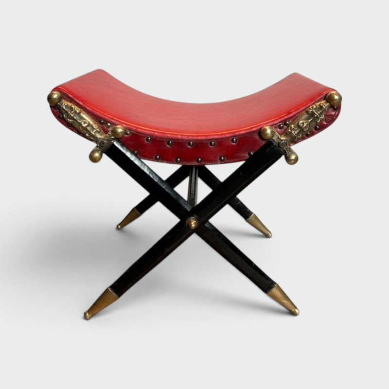 Tabouret Curule Épées Croisées Bronze, Cuir Rouge, France vers 1900 | Maison BARROIS