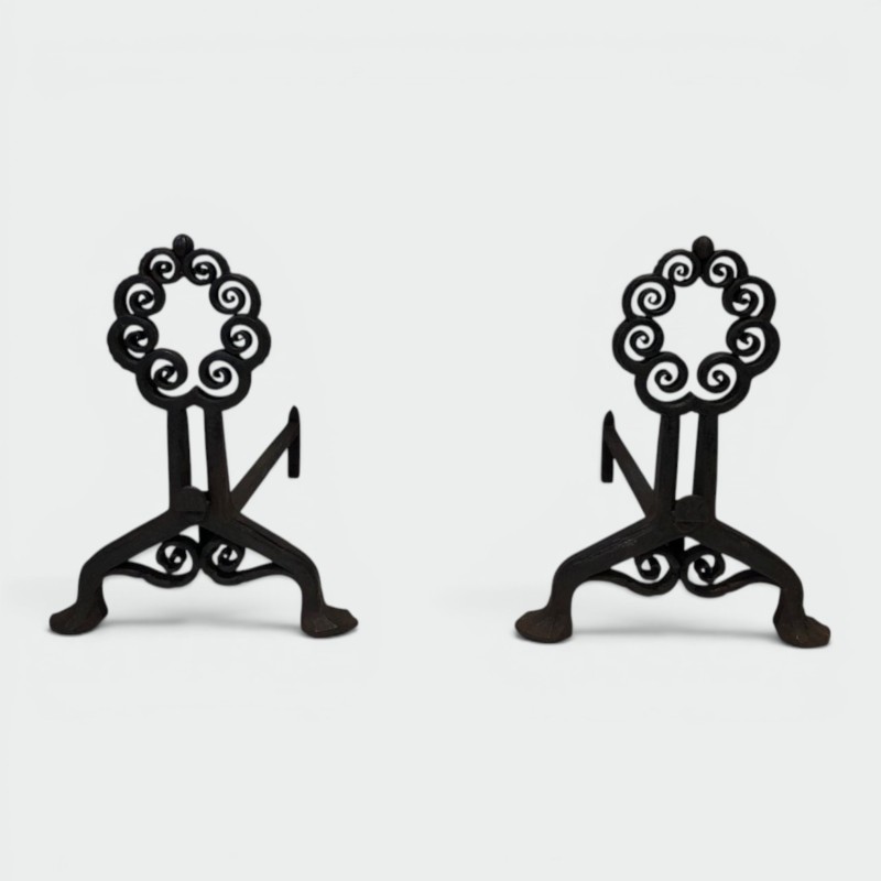 Paire de Chenets en Fer Forgé Art Nouveau à Volutes Circulaires, Signés Wanner Genève