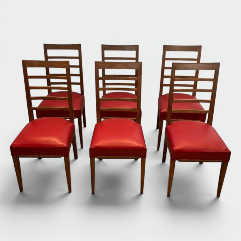 Suite de Six Chaises Art Déco Chêne, Skaï Rouge, Travail Français, v. 1940