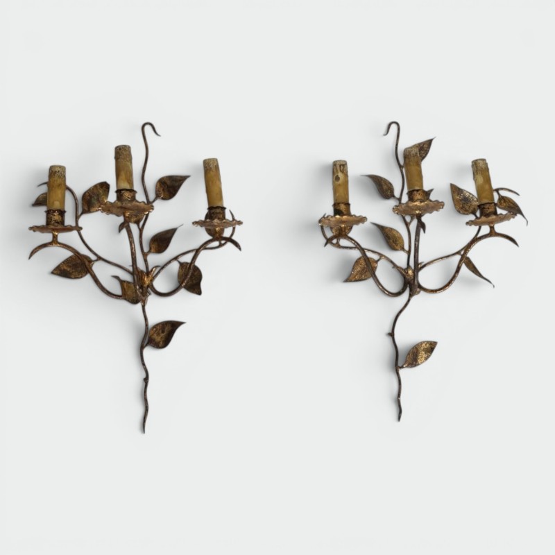 Paire d'Appliques Métal Doré à Trois Bras, Décor de Feuilles | Travail Français, vers 1970