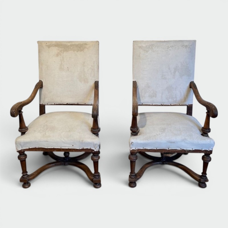 Paire de Fauteuils Haut Dossier Noyer, Style Louis XIII, France, 1880
