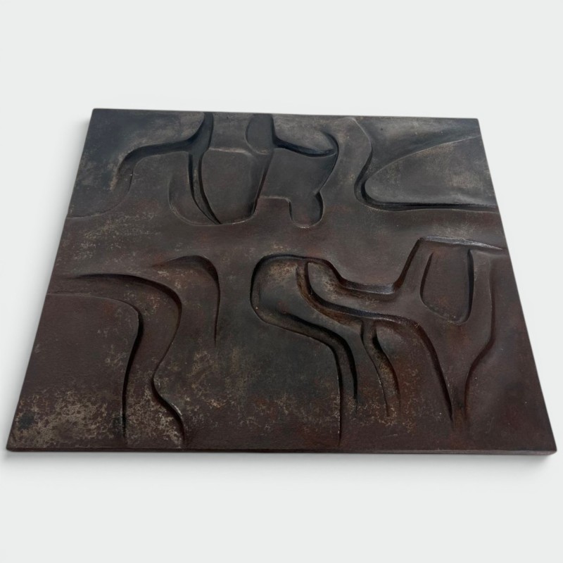 Plaque de Cheminée Moderniste en Fonte à Décor en Bas-Relief Figural Abstrait
