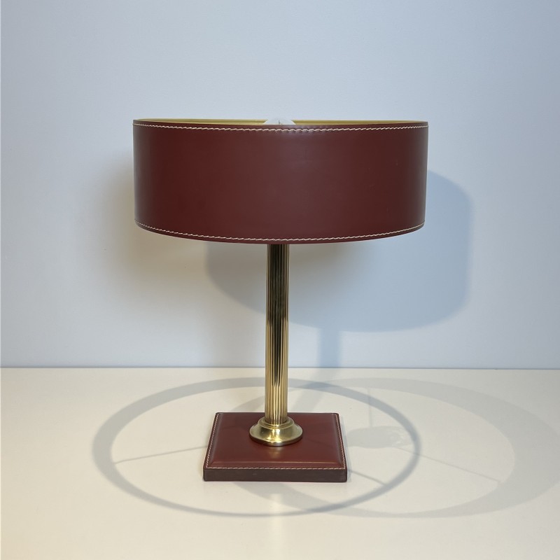 Lampe de Table en Cuir Bordeaux Piqué Sellier, Néo-classiq | Maison Barrois