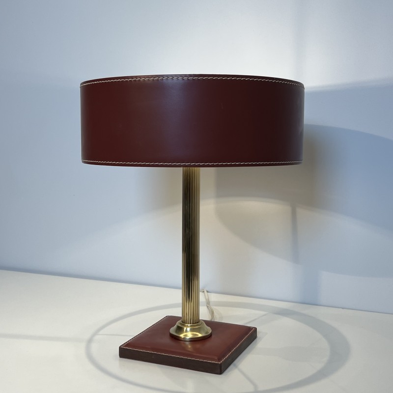 Lampe de Table en Cuir Bordeaux Piqué Sellier, Néo-classiq | Maison Barrois