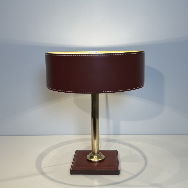 Lampe de Table en Cuir Bordeaux Piqué Sellier, Néo-classiq | Maison Barrois