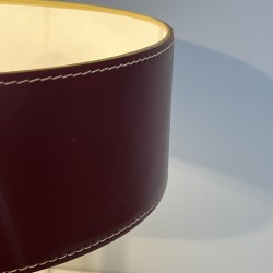 Lampe de Table en Cuir Bordeaux Piqué Sellier, Néo-classiq | Maison Barrois
