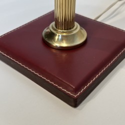 Lampe de Table en Cuir Bordeaux Piqué Sellier, Néo-classiq | Maison Barrois
