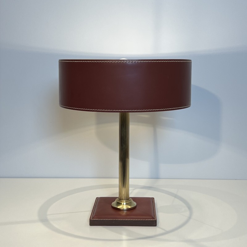 Lampe de Table en Cuir Bordeaux Piqué Sellier, Néo-classiq | Maison Barrois